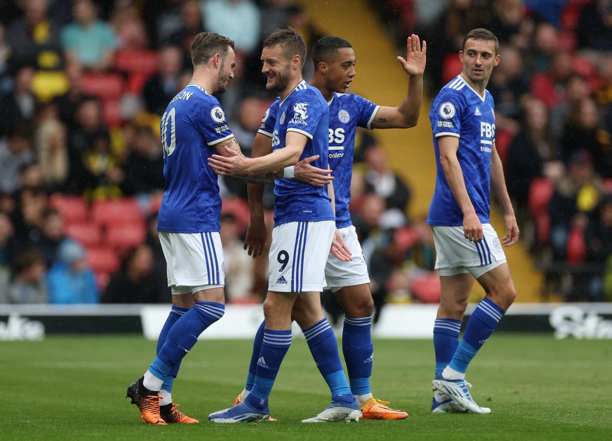 premierleague's tweet photo. HALF-TIME #PL SCORES

Aston Villa 0-0 Crystal Palace
Leeds 0-1 Brighton
Watford 1-2 Leicester
West Ham 2-0 Man City
Wolves 0-1 Norwich

#AVLCRY | #LEEBHA | #WATLEI | #WHUMCI | #WOLNOR https://t.co/BQLAbNpDQ4