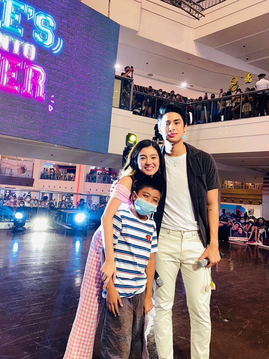 anneng0027's tweet photo. Thankyou so much @donnypangilinan @bellemariano02 natupad ang isang pangarap ng mga anak ko na makita at mayakap kayoooo 😌😍#DonBelle #HIH2onTheRoad https://t.co/OhVVZUnDfL