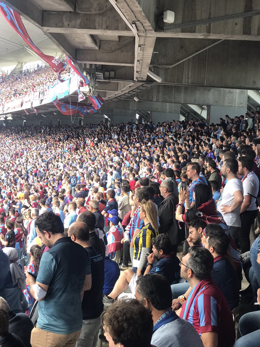Marco6121's tweet photo. Birileri görsün örnek alsın..Trabzonspor taraftarı medenidir.. https://t.co/SkhrgAtCXb