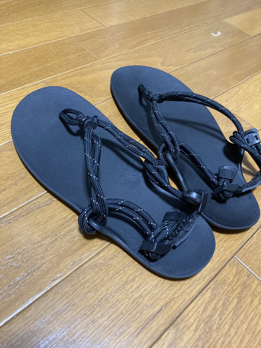 RoadbikeAngler's tweet photo. ベアフットシューズが気に入ったので、サンダルも購入。ペラペラのソールから足裏にダイレクトに伝わる感触が病み��きになる
#ZEROSHOES https://t.co/EHhK4Gjw14