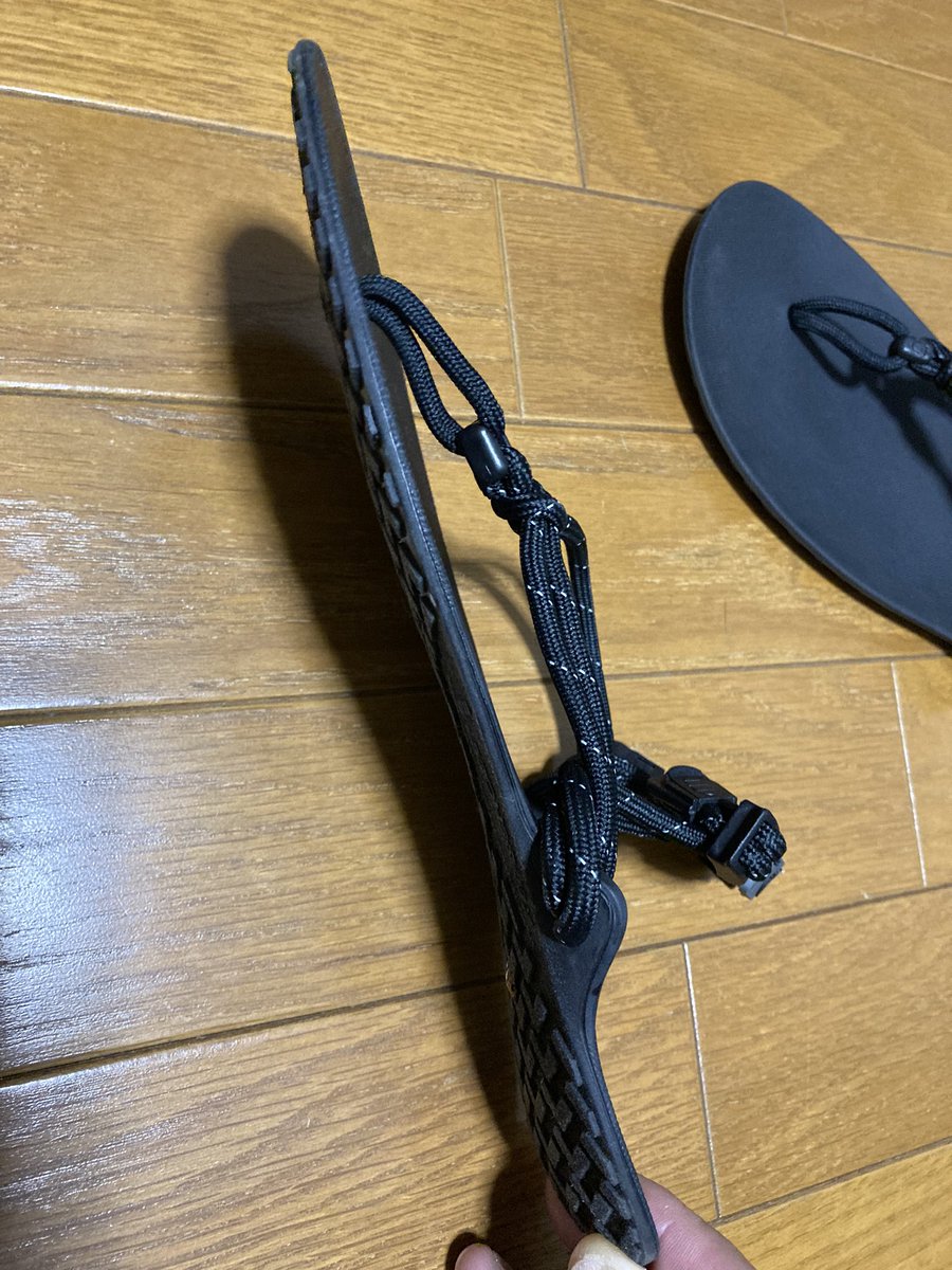 RoadbikeAngler's tweet photo. ベアフットシューズが気に入ったので、サンダルも購入。ペラペラのソールから足裏にダイレクトに伝わる感触が病み��きになる
#ZEROSHOES https://t.co/EHhK4Gjw14