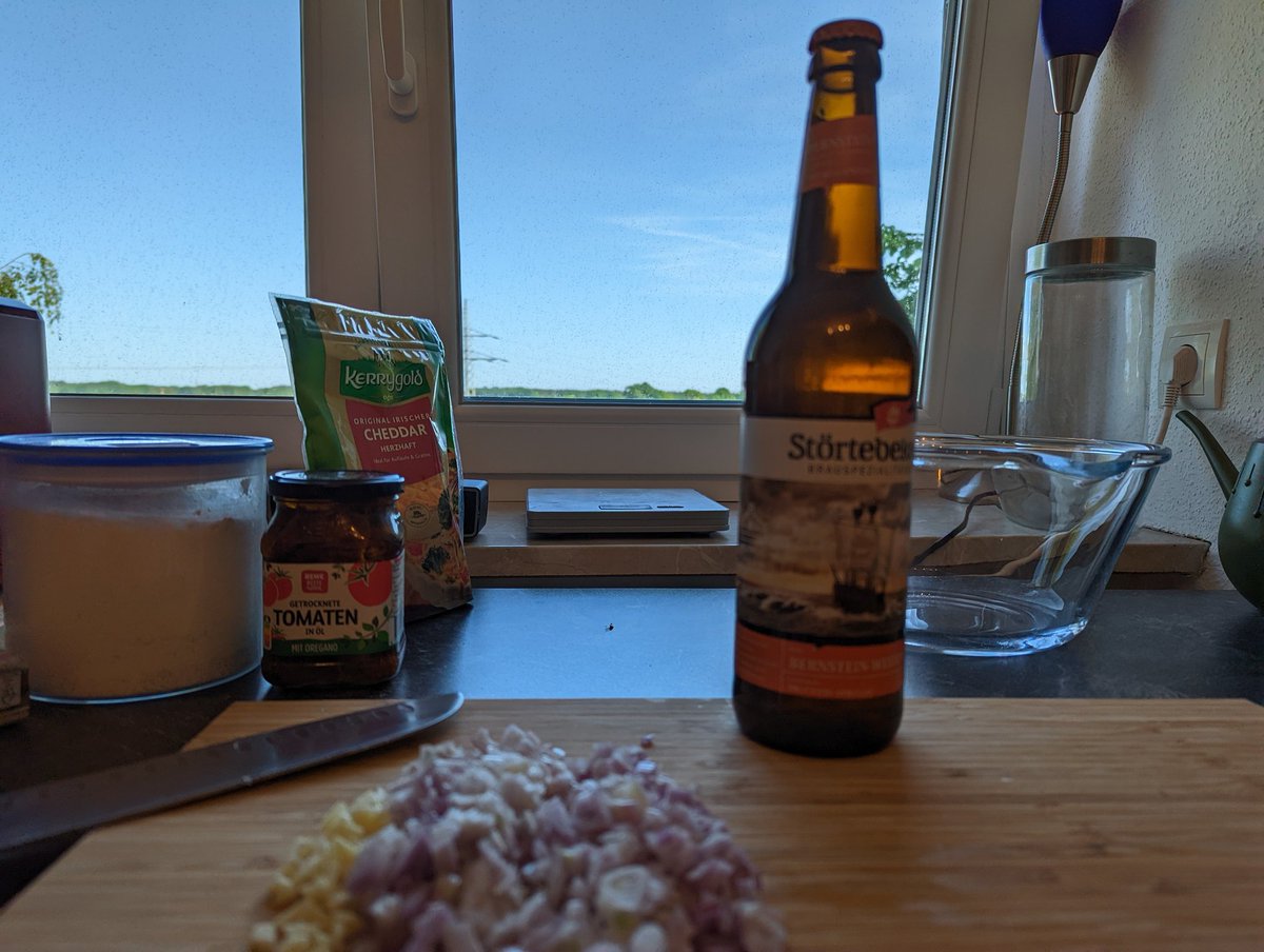 Emberh4wk's tweet photo. Bierbrot jn the making.
Tragisch, dass nur das halbe Bier benötigt wird. 🍻 https://t.co/nwAFgDPyZ9