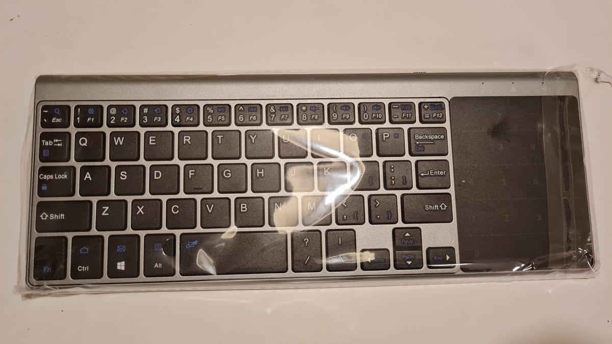 ninien's tweet photo. #khilafclub dijual keyboard wireless jd satu dg touchpad. Brand new salah beli krn kekecilan, ukuran 25x10cm. Beli di toped 195, jual cepek aja biar cepet laku. Pengiriman dari Jakpus. https://t.co/DL3ACHIqMK