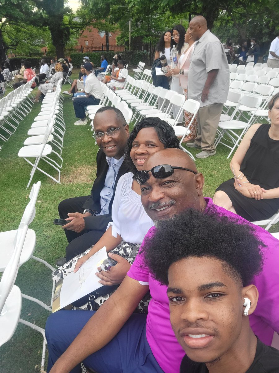 LewisSterling5's tweet photo. #morehousegrad2022 @JaySterling_ https://t.co/BGZQaUhrKY
