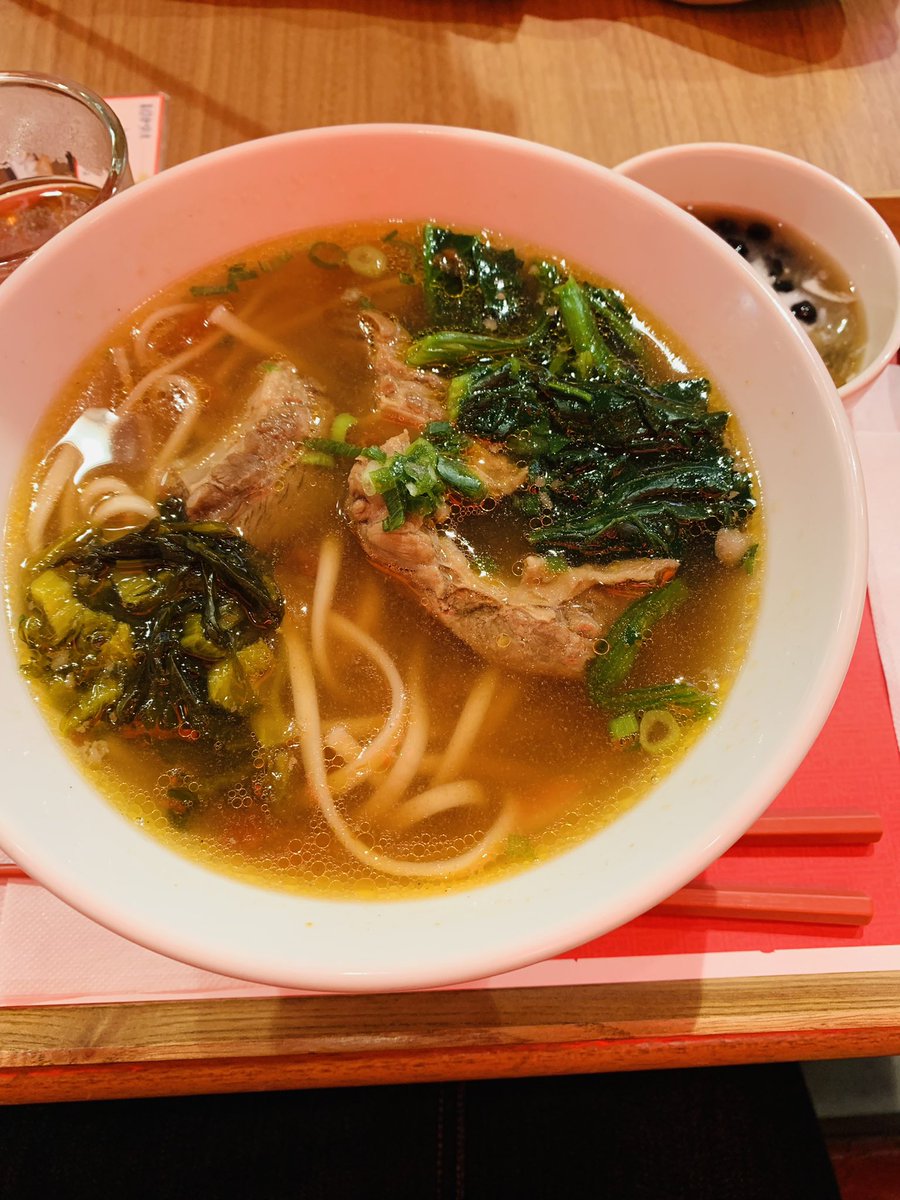 mandrake_room's tweet photo. 天下一植物界の帰りに食べた台湾甜商店の牛肉面とタピオカ…モチモチ喉越しバッチリの麺とデザートについてきたタピオカデザートが美味しかったです。 https://t.co/oAYD8bT3EE