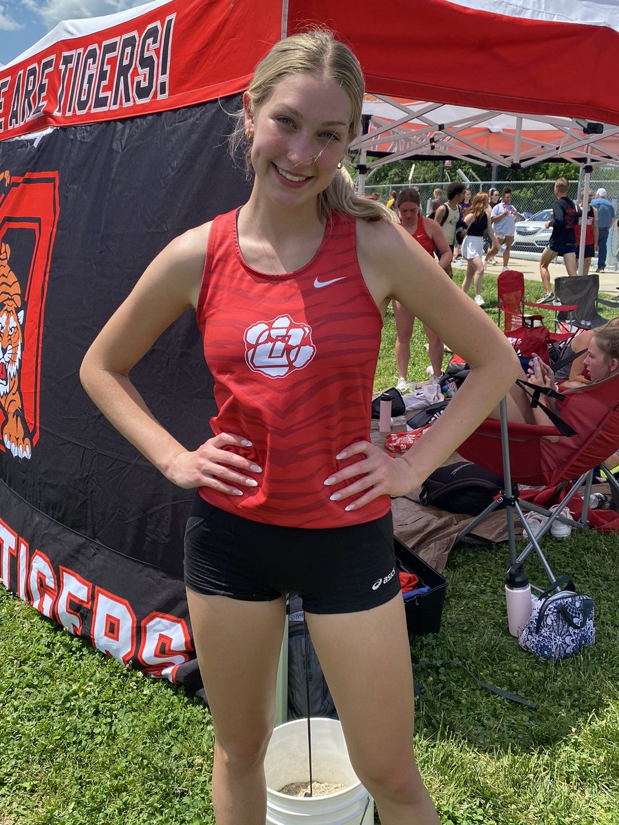 Oz_girlstrack's tweet photo. Congratulations to Hanna Vorhies on finishing 3rd in District Long Jump to qualify for Sectionals. She also improved her own school record to 5.40m (17’8.75”) https://t.co/Ro55vgsHtr