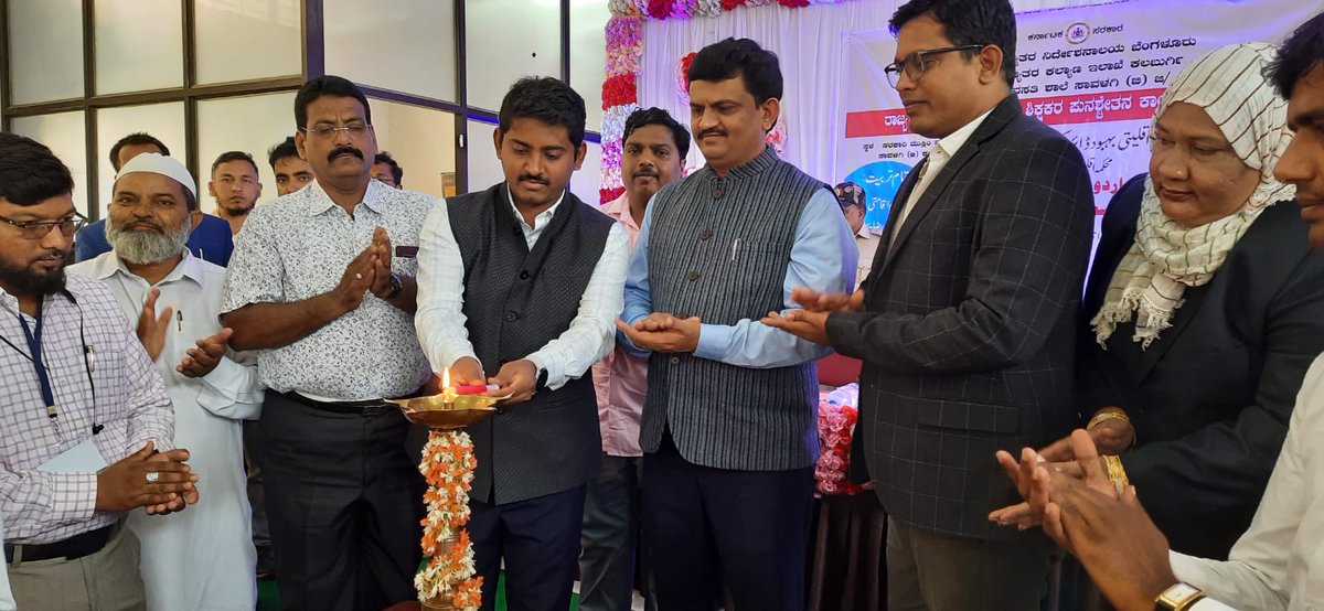 DOMGOK's tweet photo. The state-level orientation programme for Urdu teachers of MDRS and MAM schools was inaugurated by  Mr Mahiboob Sab, Dy Secretary of MWD and Mr Pundaleek Anawal, AD of DOM today.

1/2 https://t.co/p1bLdO57uT