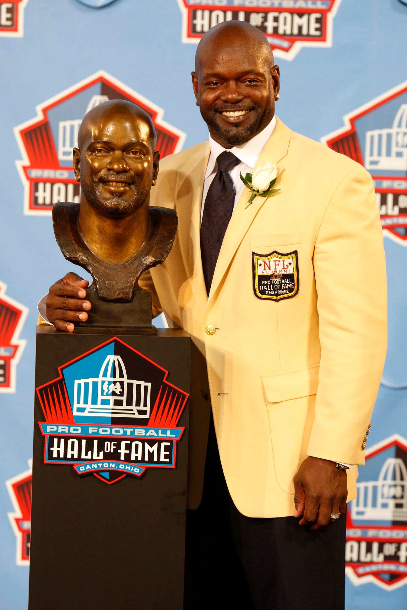 Happy birthday to Dallas Cowboys Pro Football Hall of Fame RB Emmitt Smith! 