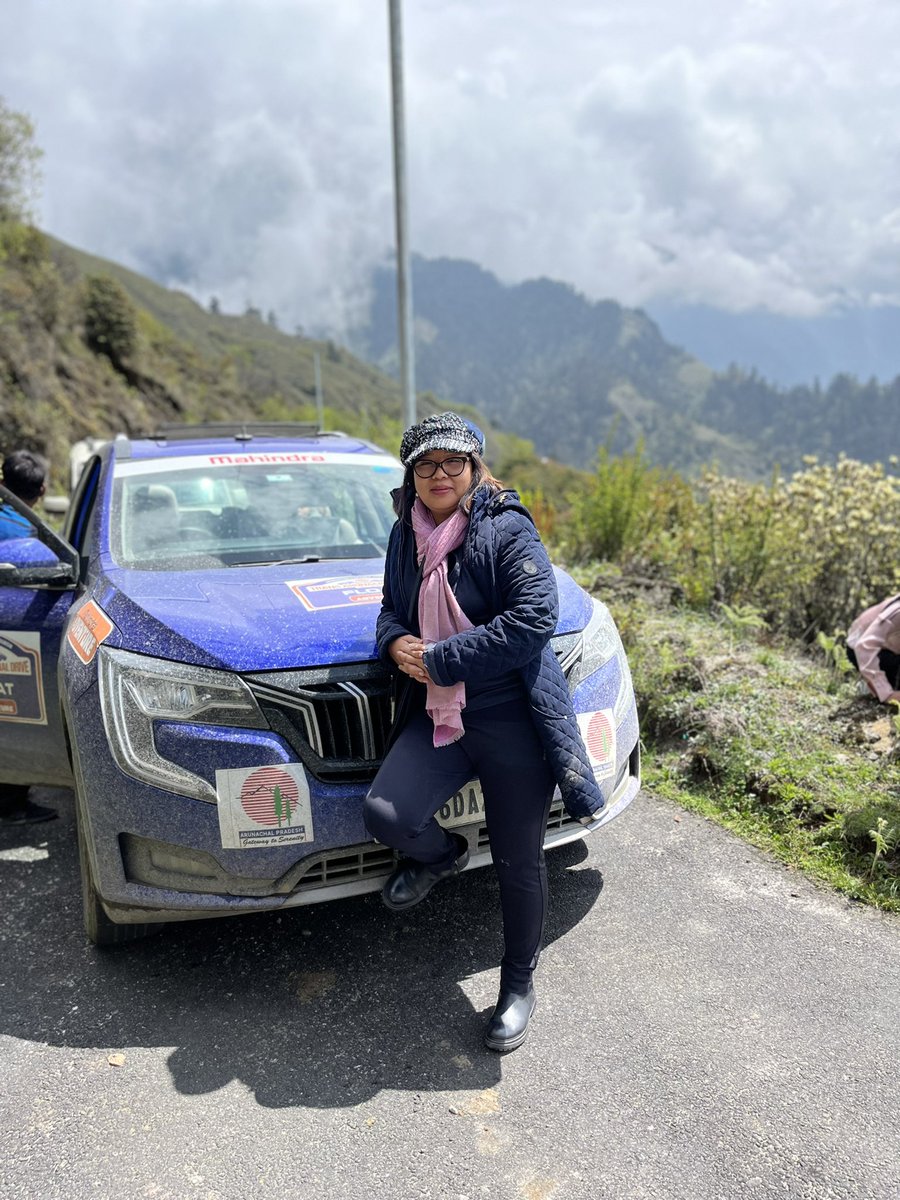 hoihnu's tweet photo. Towards the last leg up upon a mountain so high where Rhododendrons bloom in resplendent colours @ArunachalTsm ArunachalPradesh @TADxp2022 @kogotrips https://t.co/PqSotTJZYc