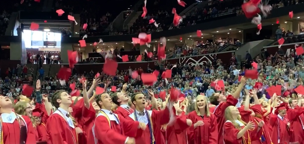 jperry_nixa's tweet photo. With 2022 Graduation upon us, I want to give you a few things I wish I had known or understood better the day I graduated high school..🧵
1. Failure is overrated. Being scared to try things leads to things undone and dreams never conquered. Fail forward! It's not No, its Not Yet! https://t.co/dLR0pV6Elr