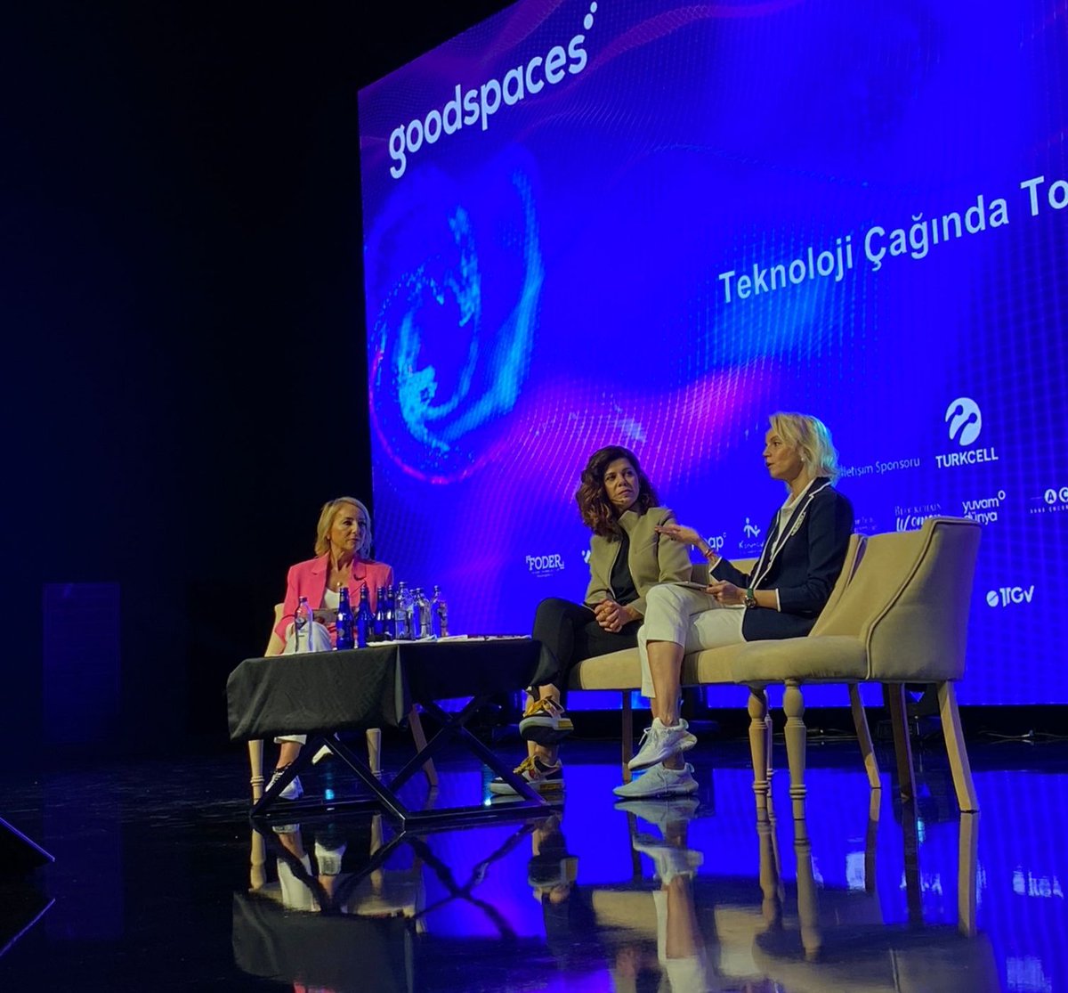 wtechturkey's tweet photo. Goodspace’nin ev sahipliği yaptığı Art&amp;Tech for Good Summit Toplumsal Fayda Günü yoğun katılımla gerçekleşti.

#teknolojidekadınderneği #wtecht #goodspaces #teknoloji #oturum #konferans #etkinlik #goodsummit #art #tech https://t.co/kNz6loHAu7