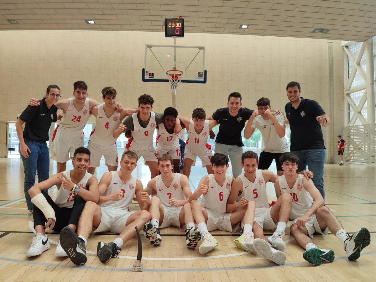 BasquetGirona's tweet photo. 📌 El #Sènior2aCAT guanya el tercer de quatre partits en el play-off d'ascens

📌 L'U18 tanca la temporada mantenint la plaça a #JúniorPreferent, la màxima categoria

📌 L'U17 queda tercer en la 'final four' de Júnior Primer Any

#CreixemJunts #SomhiGirona #OrgullGironí https://t.co/wFNWfNQ2aW