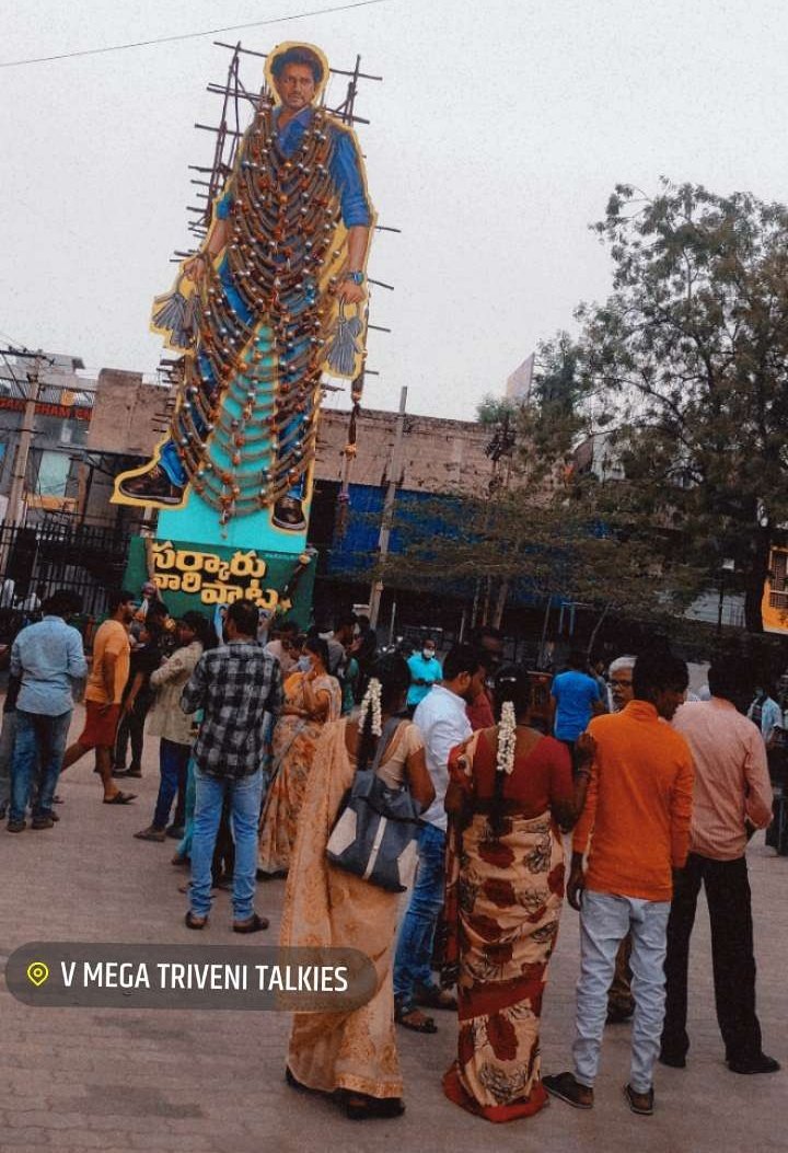 nani_SSMBfan's tweet photo. Babu movie raka raka 2.5 years ki vachindi. Sonta bidda ni chusukodaniki vastunna family members la vastunnaru All over world families 👌🏻🙏🏻 https://t.co/ZApHDRzehI
