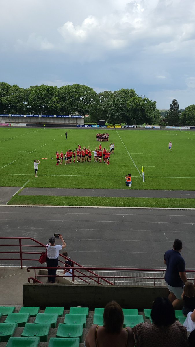 NietosimonR's tweet photo. #NRC #niort l'équipe féminine va porter les couleurs du NRC en 1/2 finale de la ligue de Nouvelle Aquitaine  après un très beau match!! 👏👏 https://t.co/B6Gjo4QRZ7
