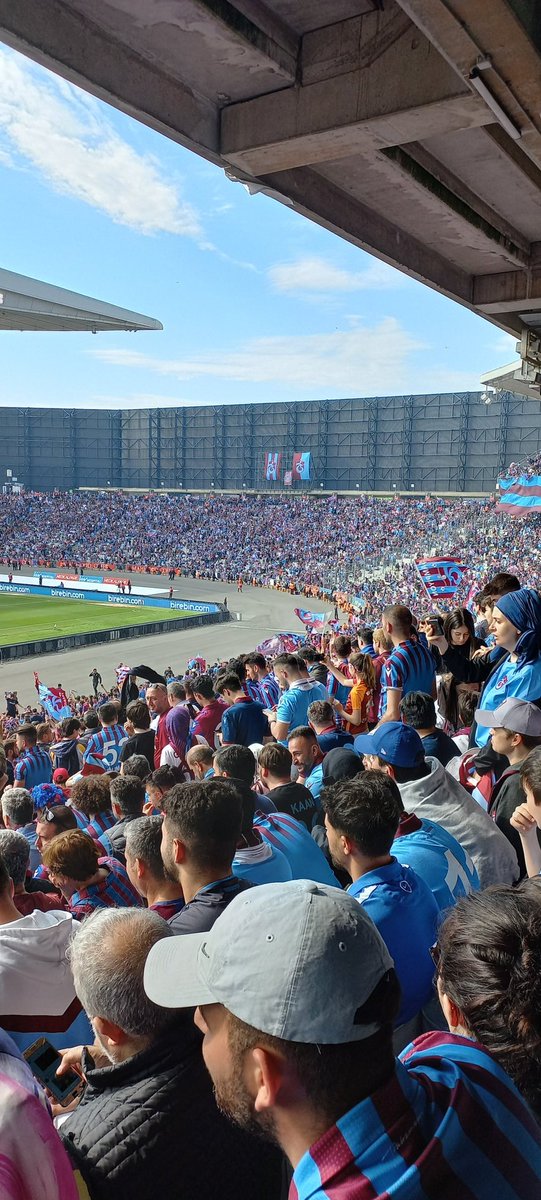 Bi Galatasaraylı kızımız da misafir 👍