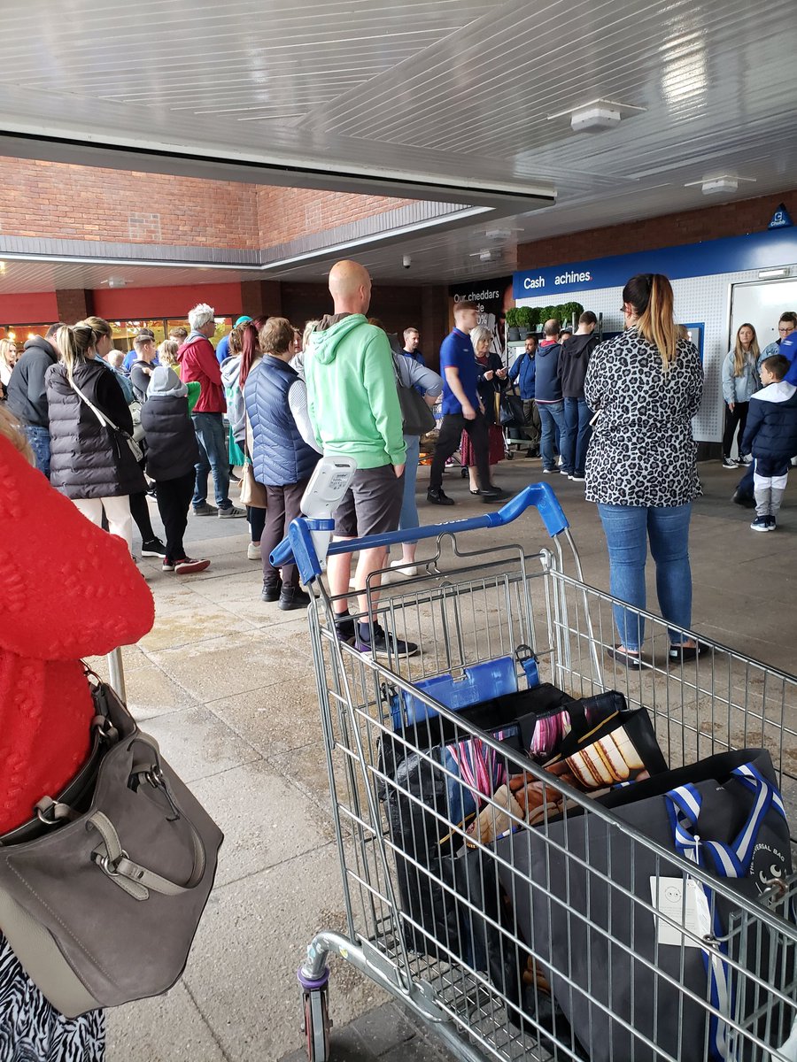 DawnAdlem's tweet photo. @Bournemouthecho Tesco Extra Castle Lane evacuates the whole store as Cafe causes Fire Alarm to go off https://t.co/vZqADaCEdN