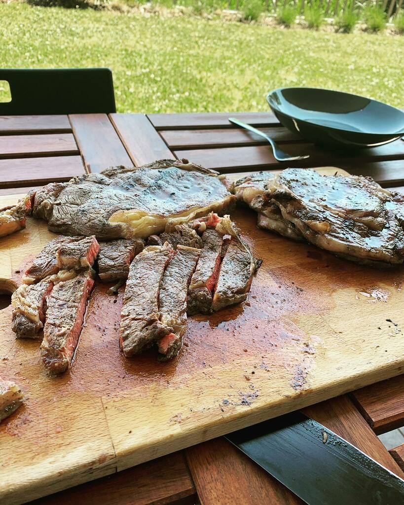 detchen77's tweet photo. Sunday « brunch » 🥩

#keto #carnivore #meat #meatlover
#ribeye #lowcarb #healthcoach https://t.co/GZmvI1Uwm7 https://t.co/Vg3GNBxFp1