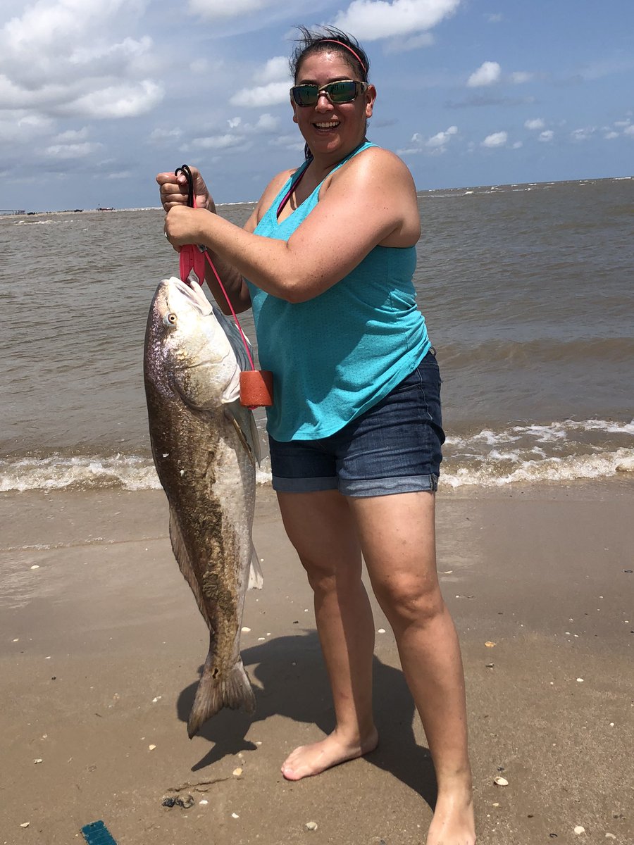 GallardoGarciaV's tweet photo. Bull reds! #FishingGirls #RedDrums #BeachLife #SurfFishing https://t.co/strKuEQMFN