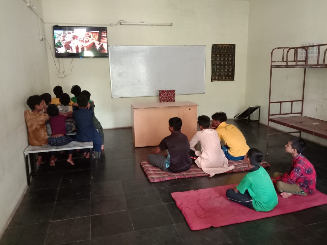 CFSINDIAORG's tweet photo. अंतरराष्ट्रीय परिवार दिवस के अवसर पर, #बाचिसभा ने बच्चों के मनोरंजन के लिए, पंकज अडवाणी द्वारा निर्देशित एक मजेदार पारिवारिक मनोरंजन से भरी  फिल्म ' संडे ' दिखाई|

@MIB_India @ianuragthakur @Anurag_Office @office_murugan @MinistryWCD https://t.co/NCKMPgUYvs