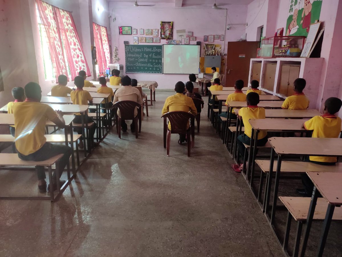 CFSINDIAORG's tweet photo. अंतरराष्ट्रीय परिवार दिवस के अवसर पर, #बाचिसभा ने बच्चों के मनोरंजन के लिए, पंकज अडवाणी द्वारा निर्देशित एक मजेदार पारिवारिक मनोरंजन से भरी  फिल्म ' संडे ' दिखाई|

@MIB_India @ianuragthakur @Anurag_Office @office_murugan @MinistryWCD https://t.co/NCKMPgUYvs