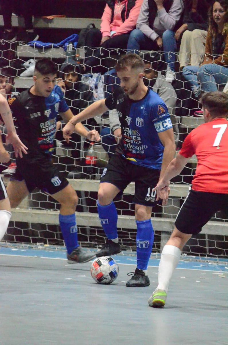gevsfutsal's tweet photo. Fecha 8 #1radiv @GEVSFUTSAL 3 @ClubSyDParque 4 https://t.co/Sl7b4vinQz