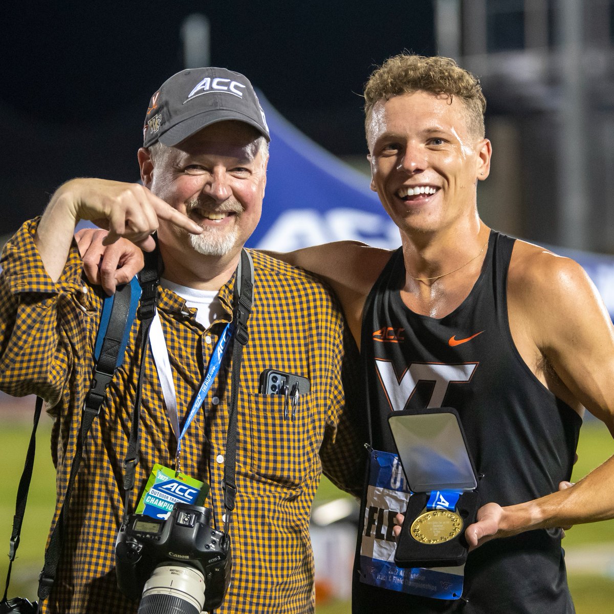 HokiesTFXC's tweet image. 𝐁𝐥𝐚𝐜𝐤𝐬𝐛𝐮𝐫𝐠&apos;𝐬 𝐎𝐰𝐧 📍

@blacksburgxctf grads Ben Fleming and @ColetonBeck dominated at the ACC Championships and repped our town well

🥇 Fleming – 3,000m steeple
🏆 Beck – Men&apos;s Track MVP