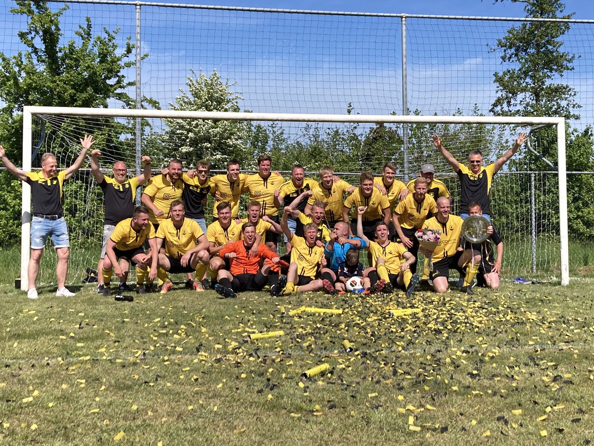 VVVeelerveen's tweet photo. KAMPIOENEN! https://t.co/nNh5e7w1tC