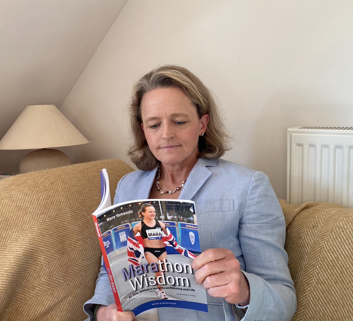 I’ve heard there’s a new book about #marathon #running out very soon. I had a read - it’s really not bad! 😁😊If you can’t wait till it hits the shops in late June, you can pre-order a copy here👇. #marathonwisdom <a href="/sports_meyer/">Meyer & Meyer Sport</a> 

amazon.co.uk/Marathon-Wisdo…