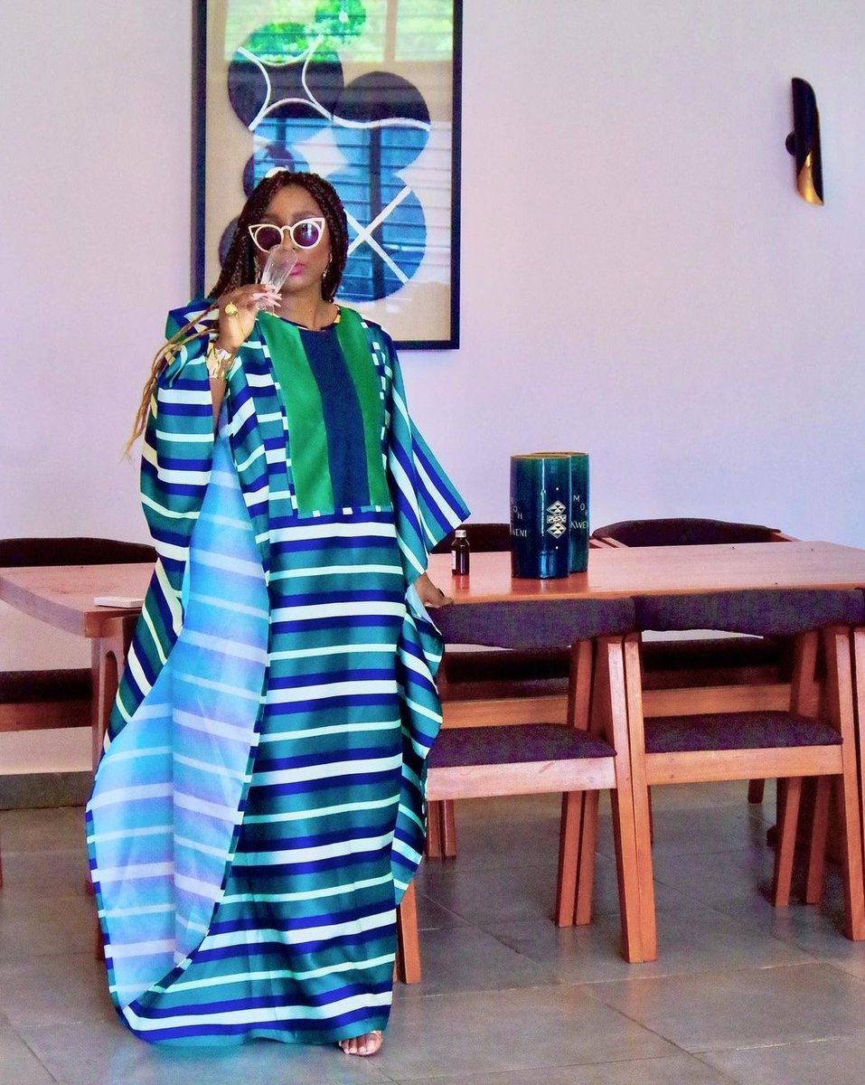 ChouchouMpacko's tweet photo. Ladies and gentlemen: @eloliworld by @Fese_eva .

#MadeInCameroon 

Le prochain boubou que j'achète est parmi. 😍 https://t.co/QTb0ojFdD5