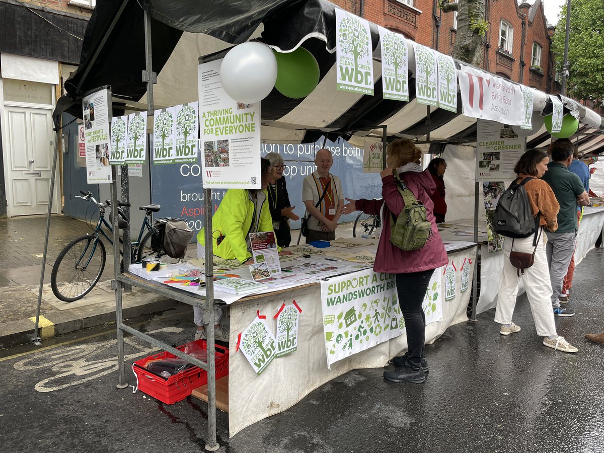 RuthMayorcas's tweet photo. This is a #closedroad event and even in pouring rain so many here of all ages. Well done @LBHF more like this please. #cycled here down parallel Rds to #FulhamPalaceRd wh was #LTN’d yrs ago. Nobody’s want to reverse that. https://t.co/PLHaSgbG17