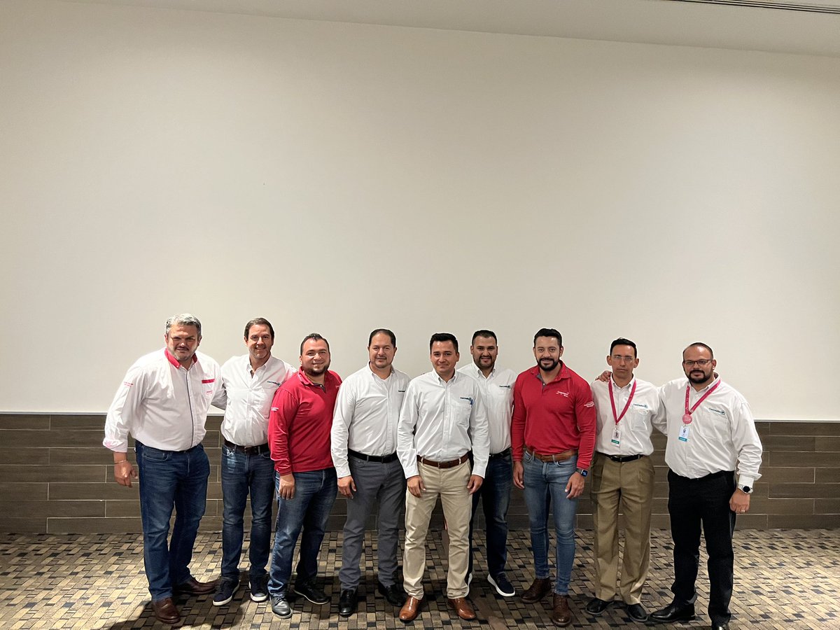jfcueto73's tweet photo. Seguimos creciendo con el equipazo de la Región Centro en Morelia. Mucho por hacer para seguir #impulsandosueños de las empresarias. Trabajando juntos @concredito y @CompartamosBanc. #Vamospormas @gentera https://t.co/GnyTr4yMVm
