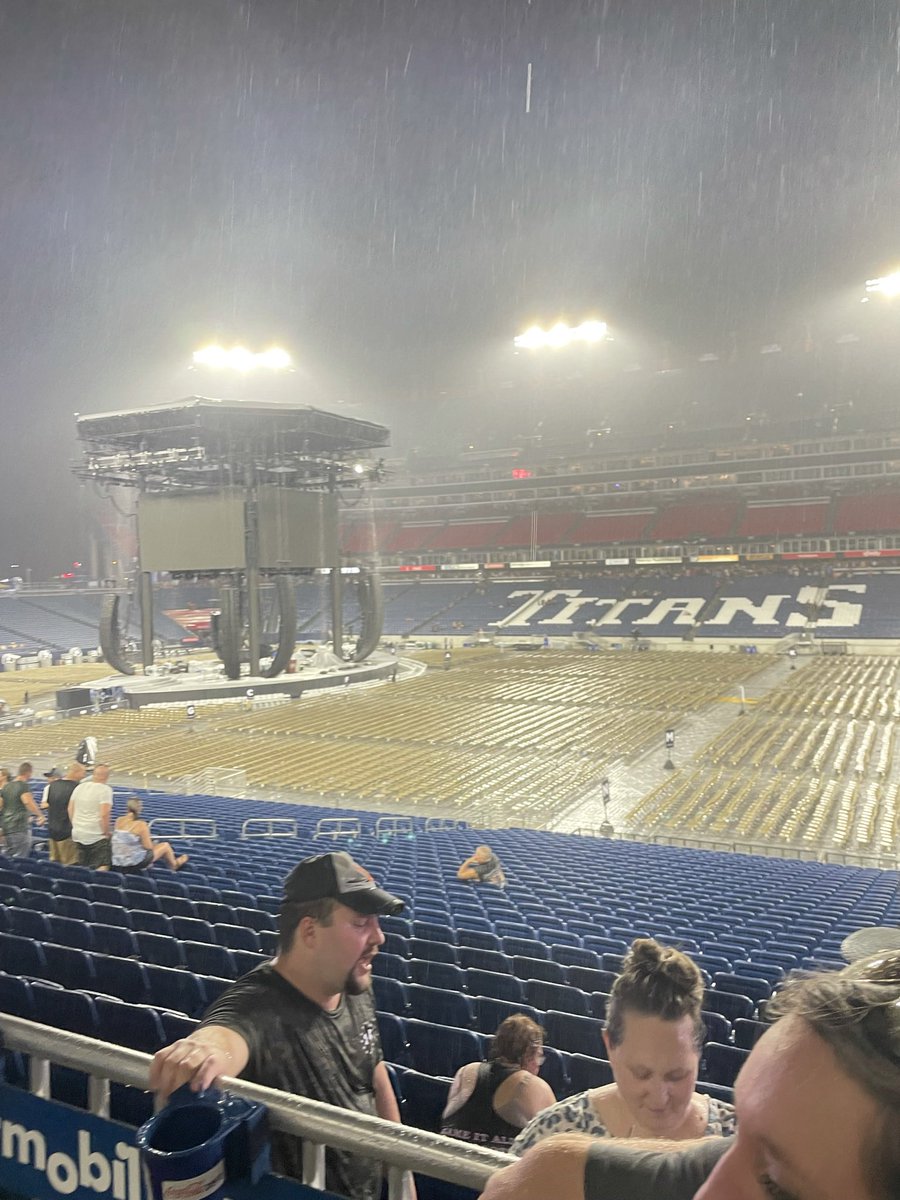 bumper88's tweet photo. @garthbrooks almost a year ago my Nashville concert was a rain out. This time I thought was going to be the same. I am so glad that the skies cleared. I have see you 8 times and that was the first outdoor concert with you and by far the best #thequeencity #GarthBrooks https://t.co/N6rclstpij