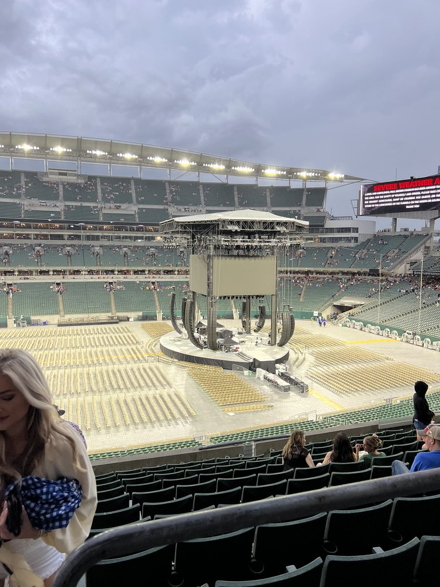 bumper88's tweet photo. @garthbrooks almost a year ago my Nashville concert was a rain out. This time I thought was going to be the same. I am so glad that the skies cleared. I have see you 8 times and that was the first outdoor concert with you and by far the best #thequeencity #GarthBrooks https://t.co/N6rclstpij