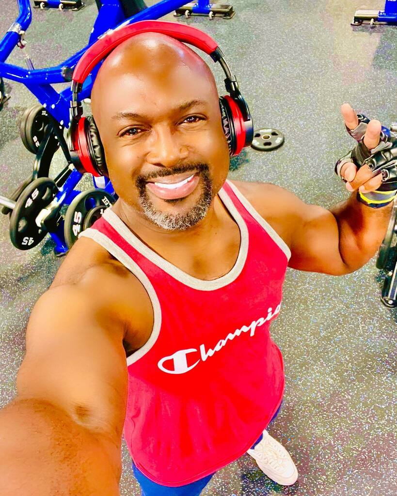 FLSocialNetwork's tweet photo. Light Sunday morning workout for maintenance at local gym #UFCFIT!
💪🏾💪🏾💪🏾
MAKE YOUR DIVINE DESTINY!
🙏🏾🙏🏾🙏🏾
#GodFirst #HealthIsWealth #Committed #WeightLossJourney #CommitmentToSelf #ThankfulGratefulBlessed #Fitness #UFCFITPlantation
#UFCFITPembrokePi… https://t.co/TC8O7iCJ1m https://t.co/CYImP9JCb0