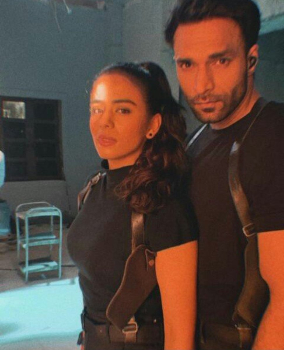 bhaad_mei_jao's tweet photo. Not me missing them..🥺
Such a strong n dignified bond filled wid respect for each other..
Them supporting eo so firmly,being wid each other whenever needed..
Sanju n her Sirji..
#SaRan #ZiddiDilMaaneNa 
#SidSa https://t.co/VcMlEFoDL7
