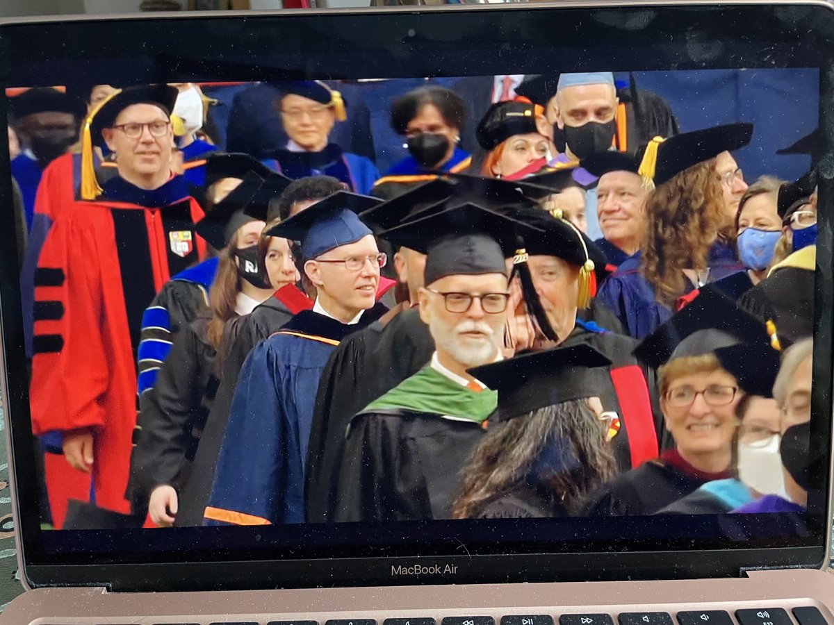 They clean up well ⁦<a href="/NewhouseSU/">Newhouse School</a>⁩ #SUgrad22