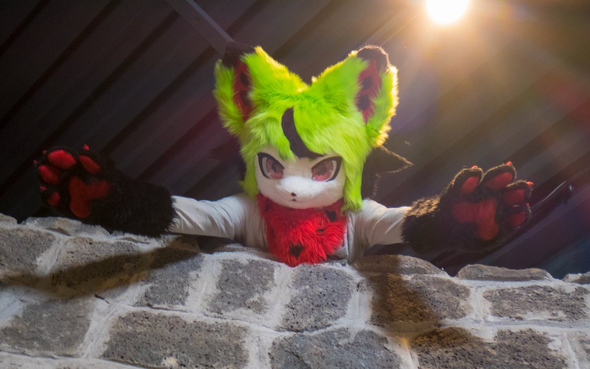 Anbur_Furry's tweet photo. 🍉: 여러분들에게 빛의 가호를!⚡️
#그랜드포토세션 #fursuit #zerokemo https://t.co/AKqYXG9j5I