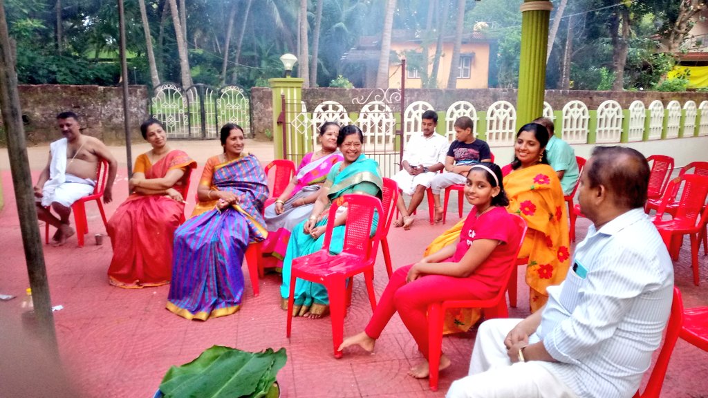 ProfSRK's tweet photo. 50 years ago #OnThisDay, my mother got married. Hence, inorder to recall the old memories had been to #Uppunda, met our Relatives, attended Dharmic Pooja Rituals on the special day of #InternationalDayofFamilies.
Matru Devobhava 🙏
#InternationalDayofFamilies2022 #FamilyDay https://t.co/3BM8LDaiTY