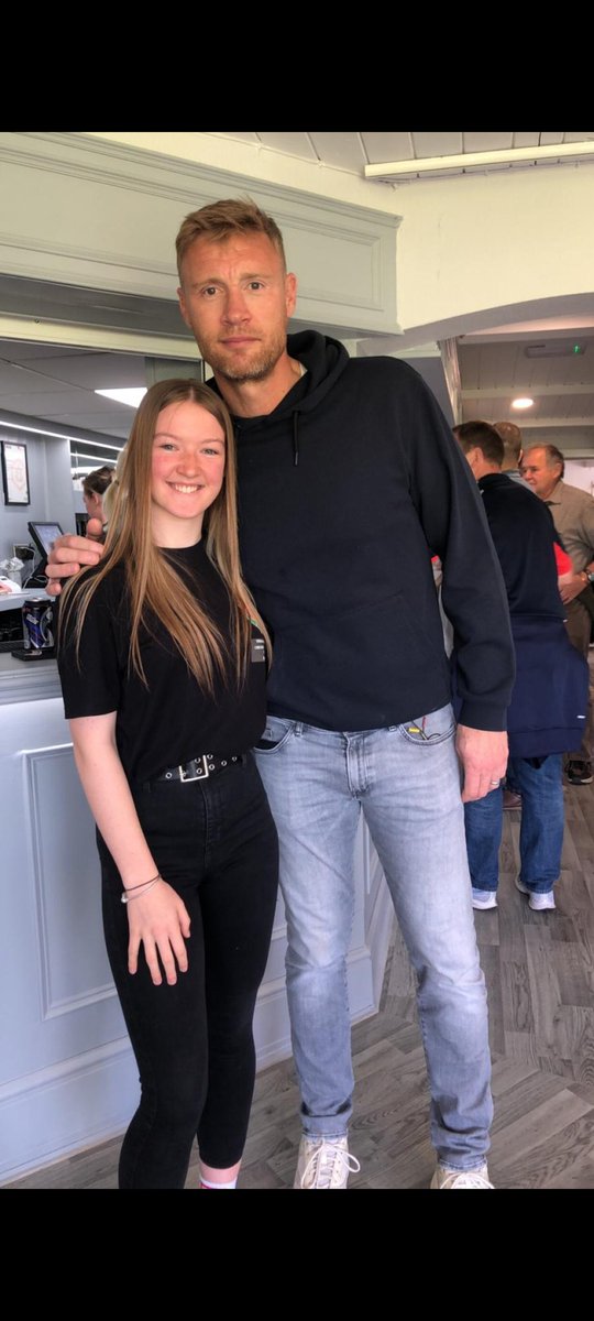 ewoj's tweet photo. Are you allowed to be jealous of your daughter? @robynwoj @flintoff11 https://t.co/35qqTg98Vc
