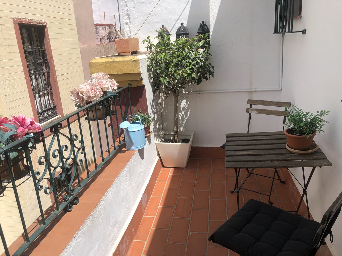 Lässt sich schon mal gut an hier in #Sevilla Fehlen nur noch weiterhin Tickets. Wer also eines oder zwei entbehren kann, ihr wisst Bescheid 😎 #SGEuropa