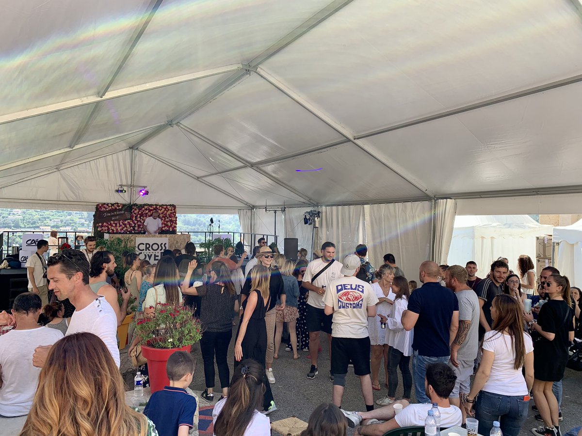 LLaRosaSerafini's tweet photo. 3eme jour de festivités à #Falicon avec le Crossover et Chinese Man pour la 35ème Fête de l’Oeillet 💐 https://t.co/YqGNO1Bz3O