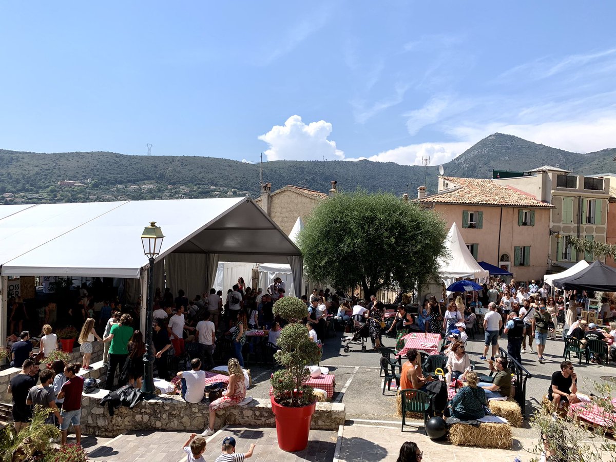 LLaRosaSerafini's tweet photo. 3eme jour de festivités à #Falicon avec le Crossover et Chinese Man pour la 35ème Fête de l’Oeillet 💐 https://t.co/YqGNO1Bz3O