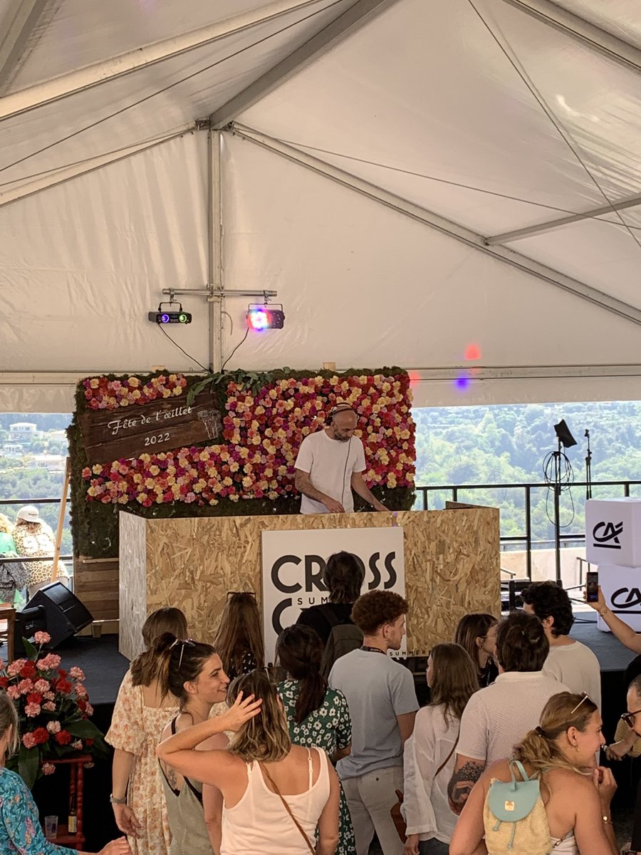 LLaRosaSerafini's tweet photo. 3eme jour de festivités à #Falicon avec le Crossover et Chinese Man pour la 35ème Fête de l’Oeillet 💐 https://t.co/YqGNO1Bz3O