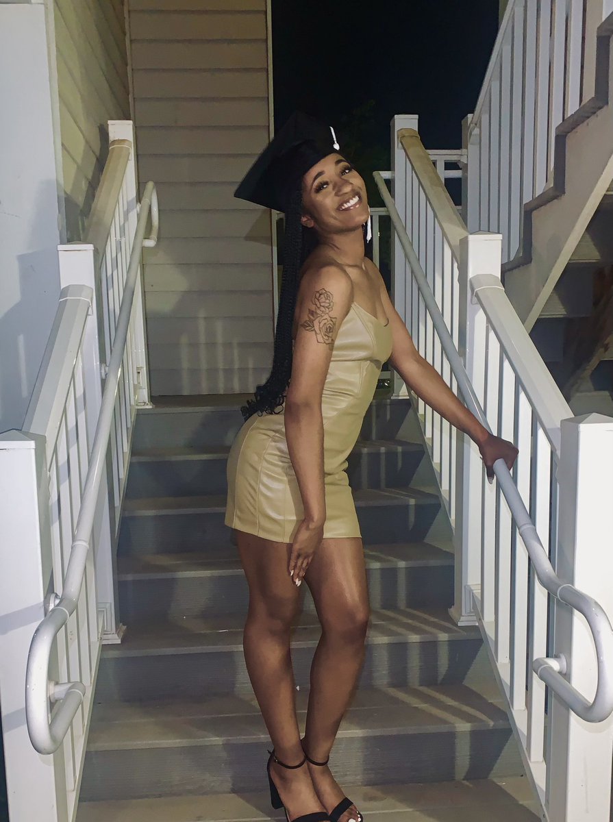 zah_ria's tweet photo. Issa alumna ๐ฉ๐ฝโ๐ #graduation2022 #mswloading #OUGrad2022 https://t.co/SGQKdg1wq4