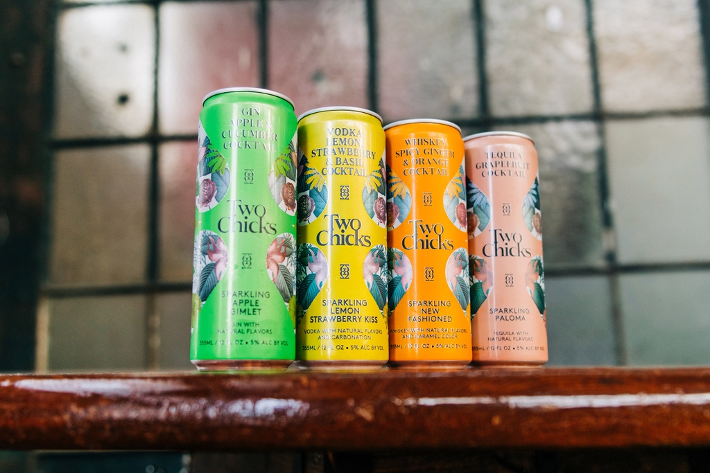 WarpedWing's tweet photo. Y'all know we have more than just beer to drink in the Taproom, right?
From craft soda to seltzer, wine, beer slushes, and everything in between - we've got a little something for everyone! Check out our selection of #TwoChicks cocktails now available at our #Dayton Taproom ๐น https://t.co/t4Njf0GYe1