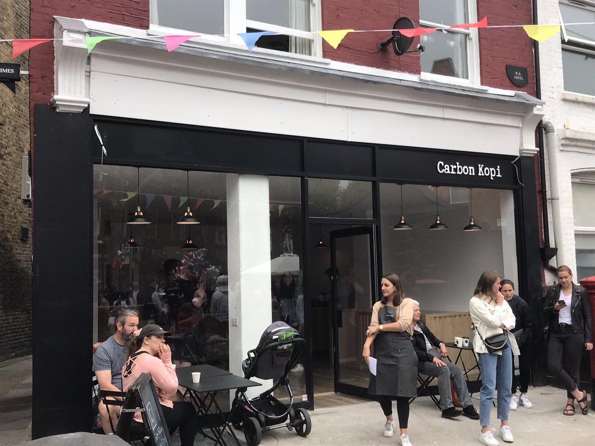 young_phoagy's tweet photo. Wandsworth Bridge Road is buzzing. Includes bikes @HF_Cycling and a preview of the new branch of @CarbonKopi. Thanks @WbrAssociation and @LBHF. Be great to see something similar in @LBRUT: @AlexanderEhmann @RichmondStreets #wbrSpringFayre https://t.co/6sTMgzeLFx