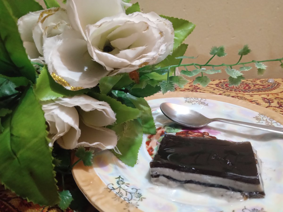AZameek's tweet photo. Tweet peeps , a piece of Coffee pudding !!
#coffee #coffeepudding #desert #yummy #food https://t.co/gZXlMn4Fpy