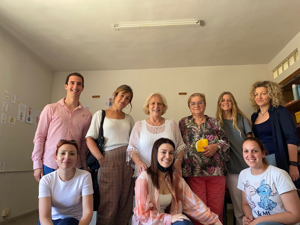 adahi_es's tweet photo. Formación continua de nuestros terapeutas!

Ayer el equipo técnico de ADAHI y su presidenta recibieron la primera parte del taller del taller (prevención del suicidio) impartido por la presidenta del Teléfono de la Esperanza la Dra. en psicología María Guerrero. https://t.co/dnVq5ei6Dz