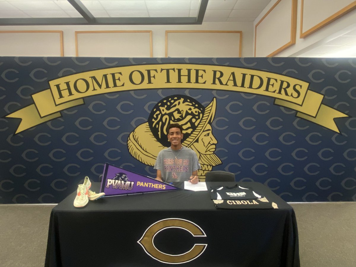 Amw32Aw's tweet photo. 1600m 4th Place, 3200m State Runner-Up. PR in both races. Next stop, Prairie View A&amp;M. @PVAMUPanthersTF @MileSplitAZ @azmilesplit https://t.co/3DqEwmbAGc