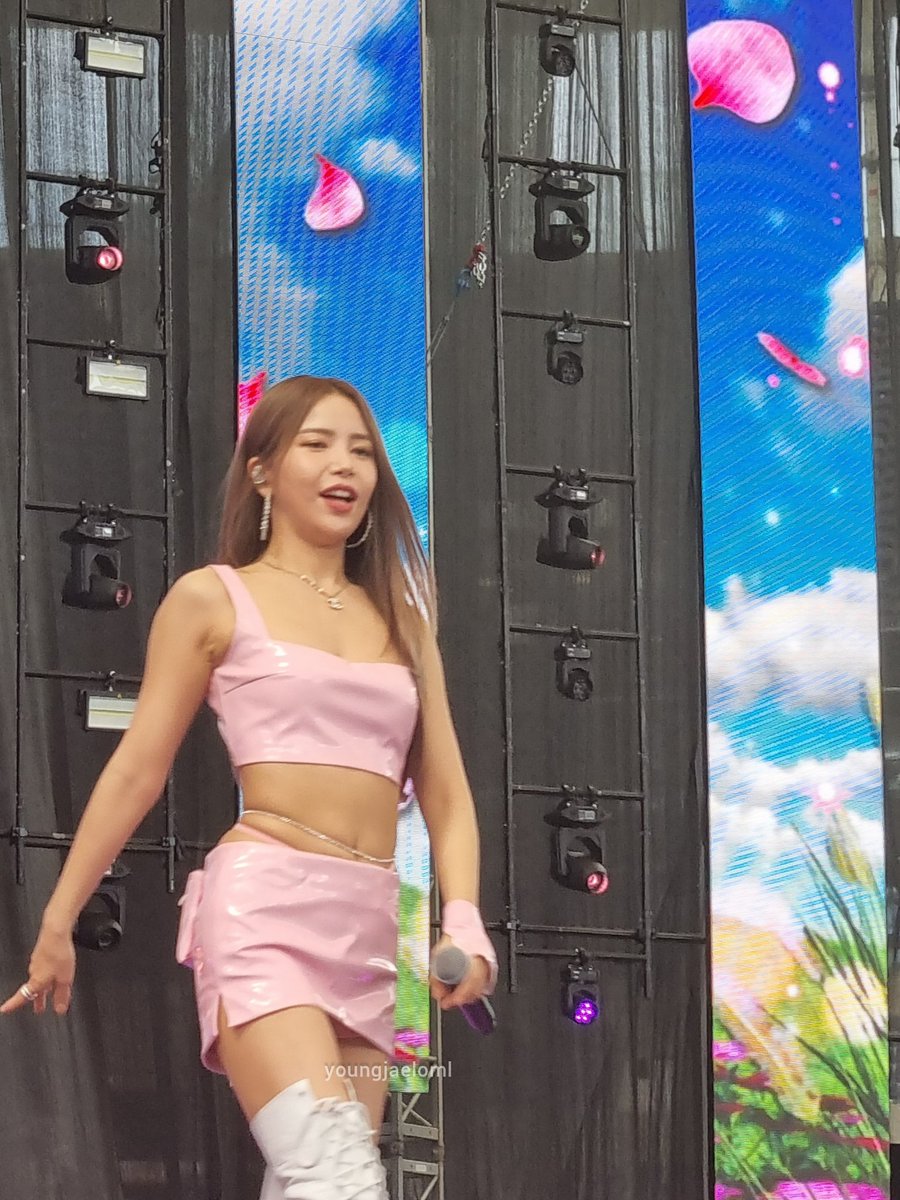 woosanshands's tweet photo. god is a woman and she is called solar https://t.co/cqpSIUxiO3